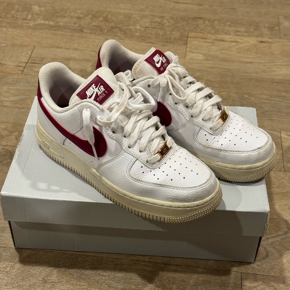 Nike Women's White and Red Low-Top Sneakers - Picture 2 of 11